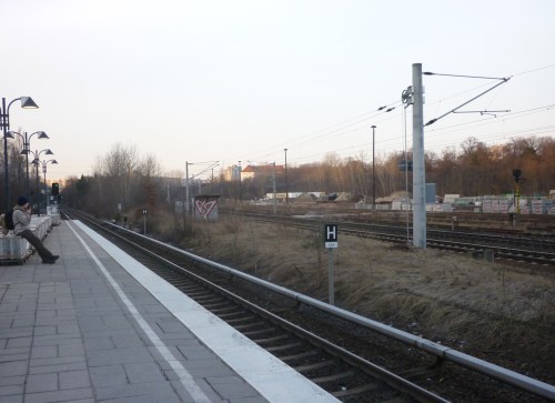 Er wartet - Berlim - Ísis Fernandes