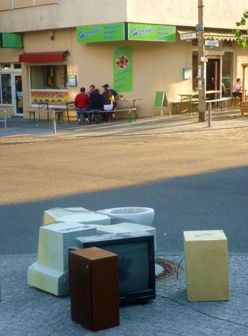 Na Esquina e À Espera - Berlin - Ísis Fernandes