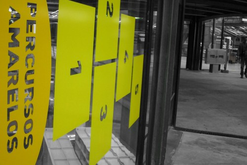 Follow the yellow stick road... - São Paulo - Jaime Scatena Follow the yellow stick road... - São Paulo - Jaime Scatena