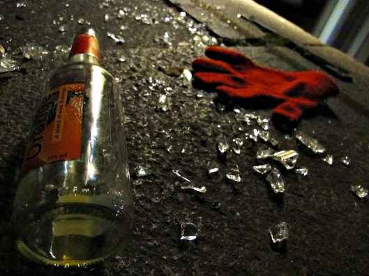 A Luva Pode O Que A Mão Não | Berlin | Ísis Fernandes