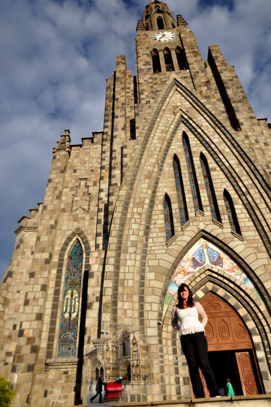 outro cenario para o pianomen | Gramado sobre York | Gabriela Canale sobre Lubru