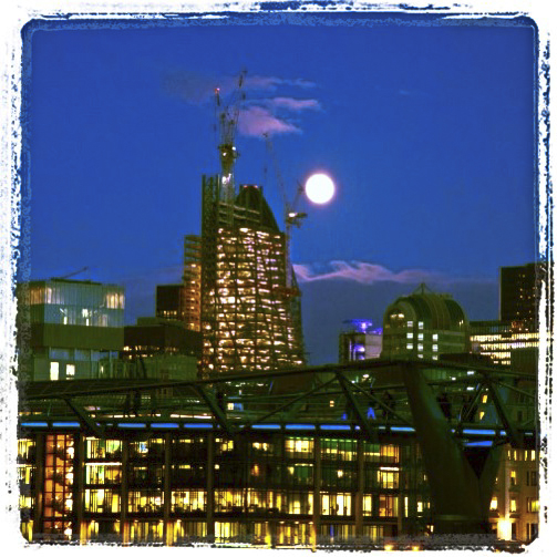 moonrise | London  | R.Cambusano