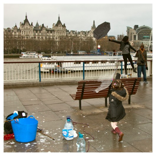 Playing with bubbles |  London  | R.Cambusano