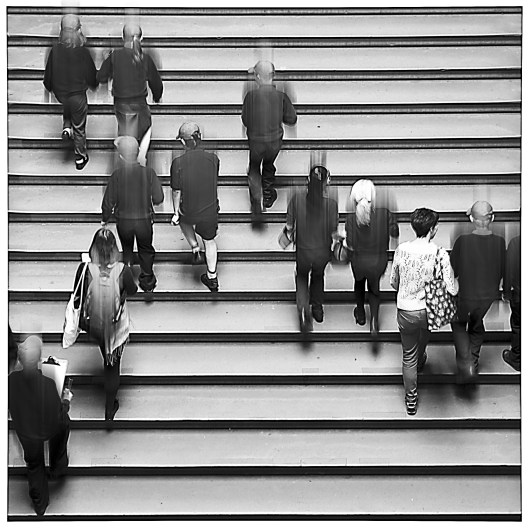 playing kids on the stairs of british museum | London  | R.Cambusano