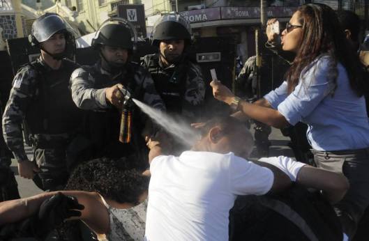 protesto | Vitoria | furto de imagem por Gabriela Canale