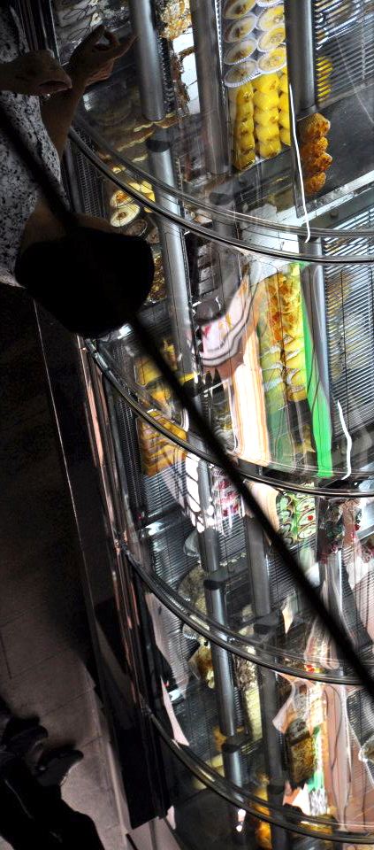 electinig a green-yellow cake | Curitiba | Ygor Raduy.