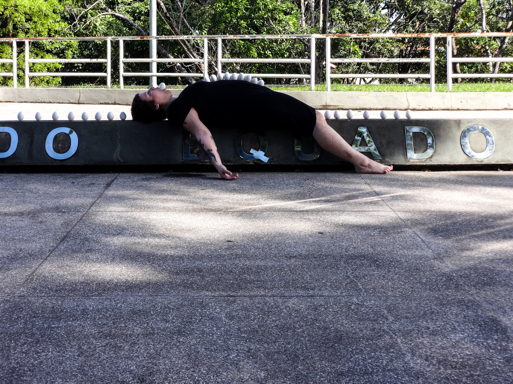 latitude 0 fotoperformance Monumento Marco Zero do Equador Macap AP Cristiana Nogueira